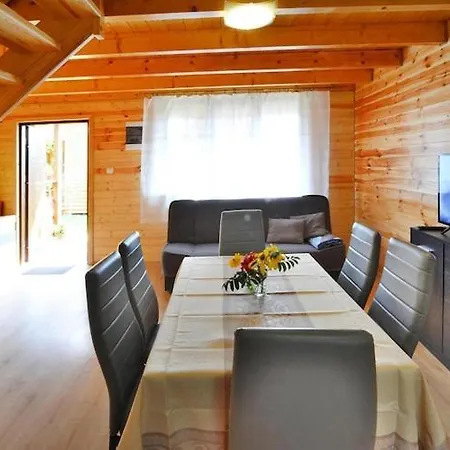 House Jaros Awiec Near Tropicana Park