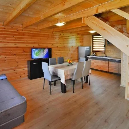 House Jaros Awiec Near Tropicana Park *