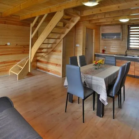 House Jaros Awiec Near Tropicana Park