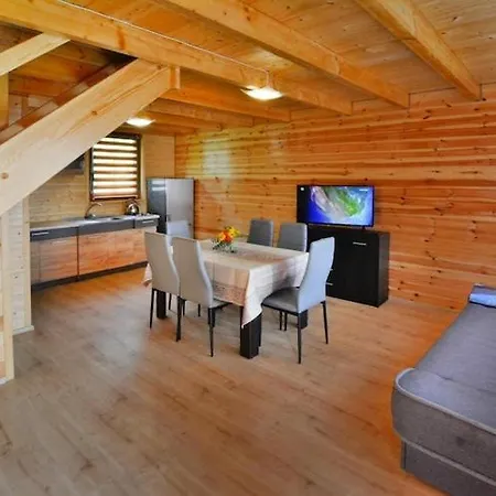 House For 6 People, Jaros Awiec